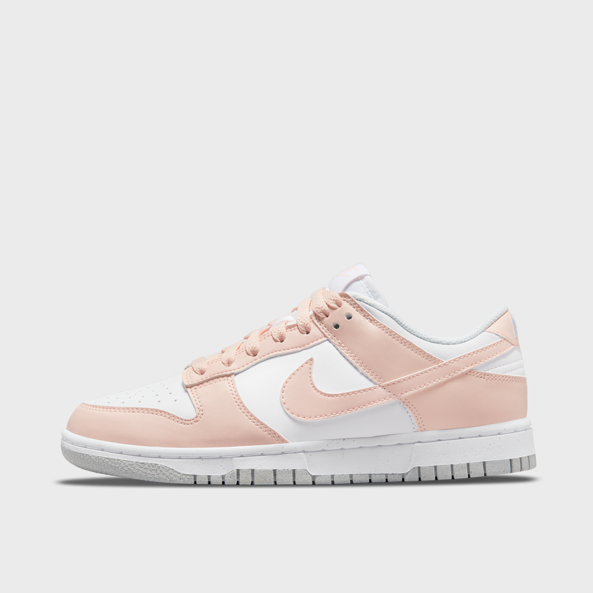 WMNS Dunk Low Next Nature, NIKE, Footwear, white/pale coral, taille: 40.5